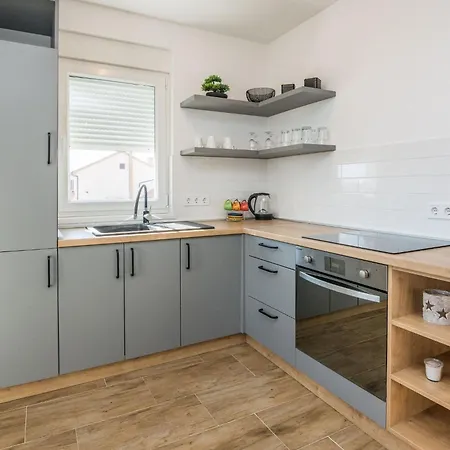 Apartman Pejakovic 3 By Interhome Vir