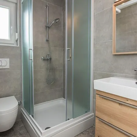 Apartman Pejakovic 3 By Interhome Vir