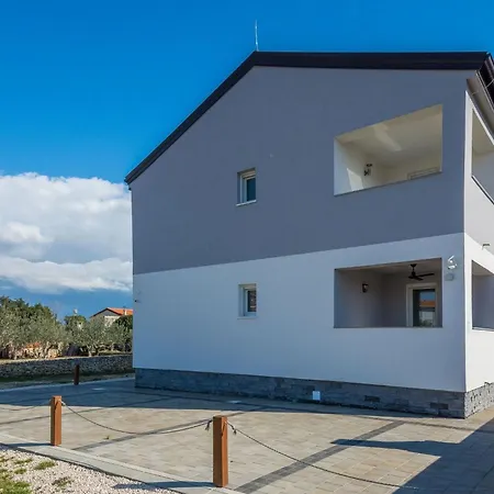 Apartman Pejakovic 3 By Interhome