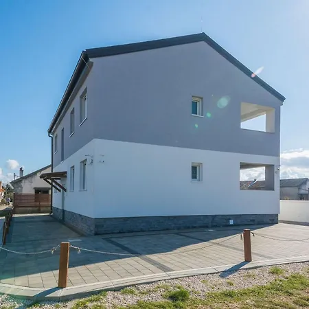 Pejakovic 3 By Interhome Vir
