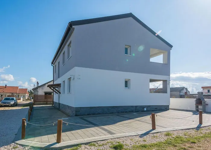 Pejakovic 3 By Interhome Vir