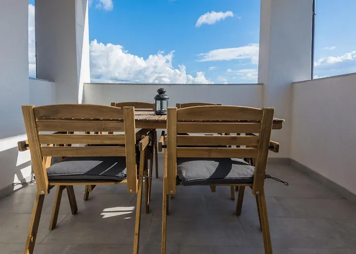 Pejakovic 3 By Interhome Vir